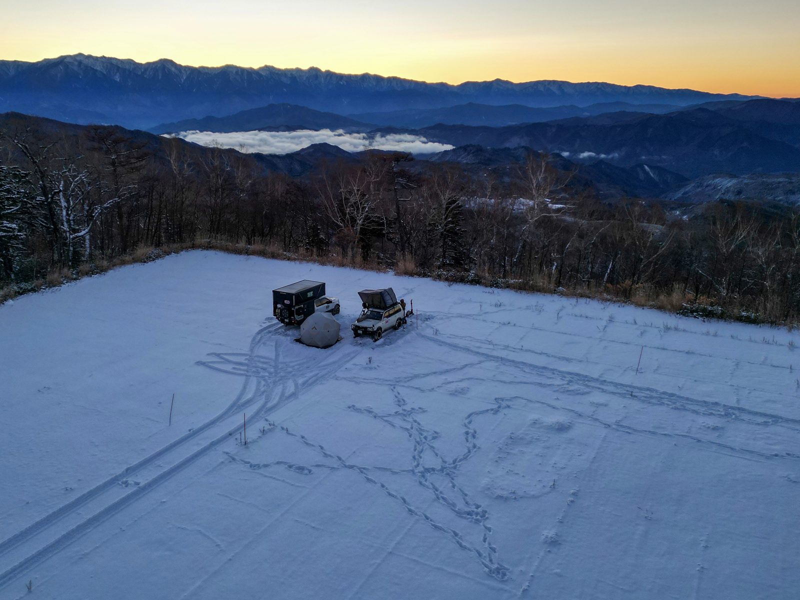 Snow plateau camp setup